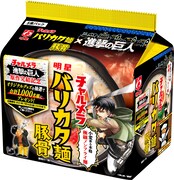 「明星 チャルメラ バリカタ麺豚骨」限定パッケージ (c)諫山創・講談社