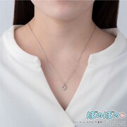 「モチーフネックレス（シマリスくん）」の着用イメージ。