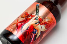 「剣心 RED X」の限定ボトル。(c)和月伸宏／集英社