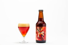 「剣心 RED X」の限定ボトル。(c)和月伸宏／集英社