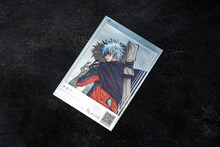 「縁 WHITE」のステッカー。(c)和月伸宏／集英社