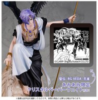 「聖伝 -RG VEDA- 孔雀 1/7スケール 完成品フィギュア」と、あみあみ限定の特典「クリスタルペーパーウェイト」。