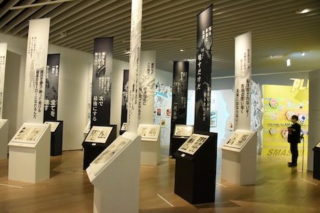 「僕のヒーローアカデミア展 DRAWING SMASH」の様子。