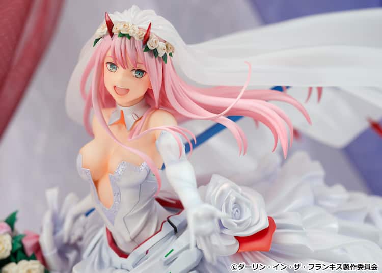 ダリフラ」新作フィギュア、ウェディングドレスを纏ったゼロツーは満面 