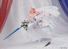 ダリフラ」新作フィギュア、ウェディングドレスを纏ったゼロツーは満面 
