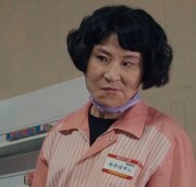 片桐はいり扮する岡林早苗。(c)テレビ東京