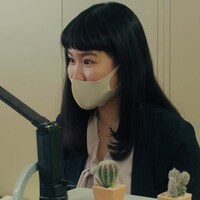 辻凪子扮する飯島彩花。(c)テレビ東京