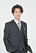 奥田諒一郎役の塩野瑛久。