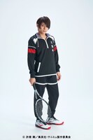 毎熊宏介扮する神尾アキラ。