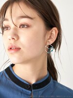 「ワールドトリガー キューブモチーフイヤリング」着用イメージ