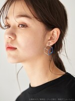 「ワールドトリガー キューブモチーフイヤリング」着用イメージ