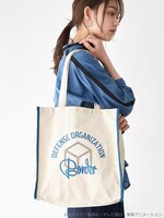 「ワールドトリガー カラーパイピングトートバッグ」使用イメージ