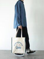 「ワールドトリガー カラーパイピングトートバッグ」使用イメージ