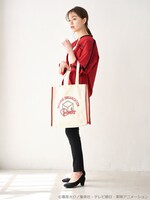 「ワールドトリガー カラーパイピングトートバッグ」使用イメージ