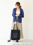 「ワールドトリガー カラーパイピングトートバッグ」使用イメージ