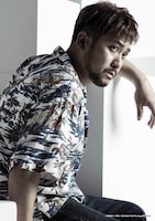 冨田昌則扮する伊部俊一。