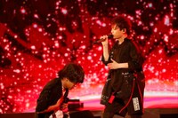 左から高瀬コヨイ役の土田玲央、三鷹アサヒ役の小林竜之。