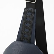 緋村剣心をイメージしたボディバッグ。