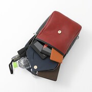 緋村剣心をイメージしたボディバッグ。