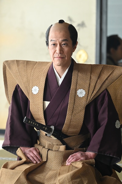 小山力也扮する酒井忠績。(c)NHK