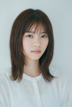 牧高美和役の西野七瀬。