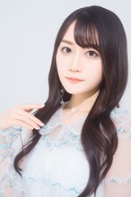 こころ役の小倉唯。