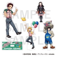 コラボグッズのアクリルスタンド。