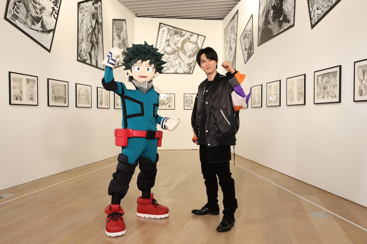 左からデク、吉沢亮。※4月24日（土）、「僕のヒーローアカデミア展 DRAWING SMASH」にて撮影されたもの。