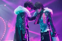 DARK NIGHTMARE。左からウシミツ役の鵜澤正太郎、シンヤ役の河合健太郎。