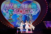MY☆DREAM。左から幸多みちる役の山田唯菜、夢川ゆい役の伊達朱里紗、虹色にの役の大地葉。
