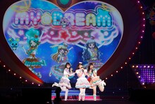 MY☆DREAM。左から幸多みちる役の山田唯菜、夢川ゆい役の伊達朱里紗、虹色にの役の大地葉。
