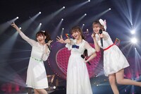 左から真中のん役 / ラビリィ役の田中美海、月川ちり役 / メルパン役の大森日雅、太陽ペッパー役 / キラッCHU役の山下七海。