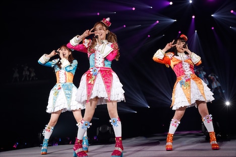 SoLaMi▽SMILE。左から南みれぃ役の芹澤優、真中らぁら役の茜屋日海夏、北条そふぃ役の久保田未夢。