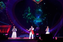 Tricolore。左からファルル役の赤崎千夏、紫京院ひびき役の斎賀みつき、緑風ふわり役の佐藤あずさ。