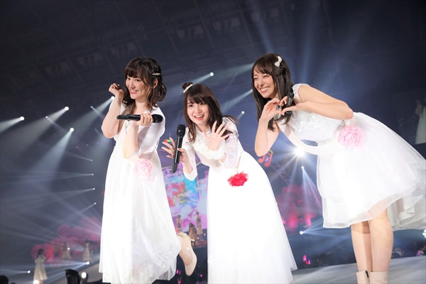 左から春音あいら役の阿澄佳奈、上葉みあ役の大久保瑠美、彩瀬なる役の加藤英美里。