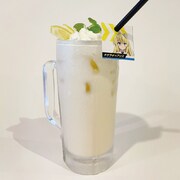 米とサーカスで提供される「アリスのレモンミルクティー」。