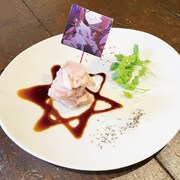 米とサーカスで提供される「お肉屋さんでもらってきた哀れな生贄」。