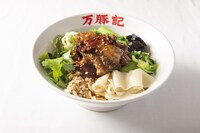 「＜豚の帽子＞亭特製 やわらか豚肉と7つの野菜の幅広あえ麺」