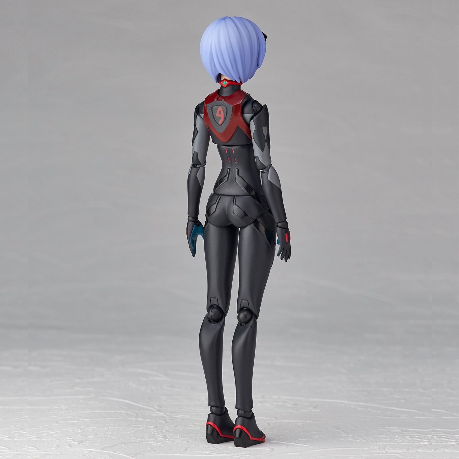 「EV-022 アヤナミレイ（仮称） 第3村Ver.」プラグスーツ姿に換装した状態。