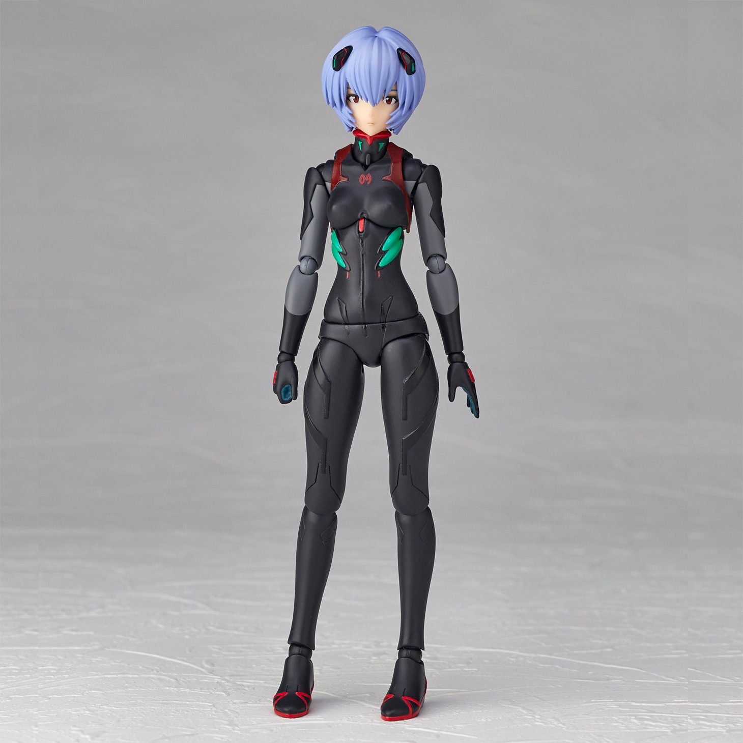 「EV-022 アヤナミレイ（仮称） 第3村Ver.」プラグスーツ姿に換装した状態。
