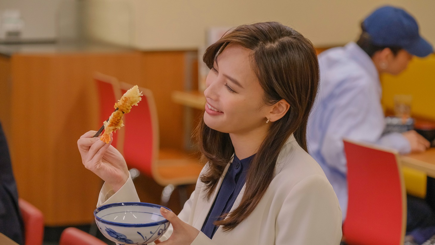 ドラマ「ひとりで飲めるもん！」より。