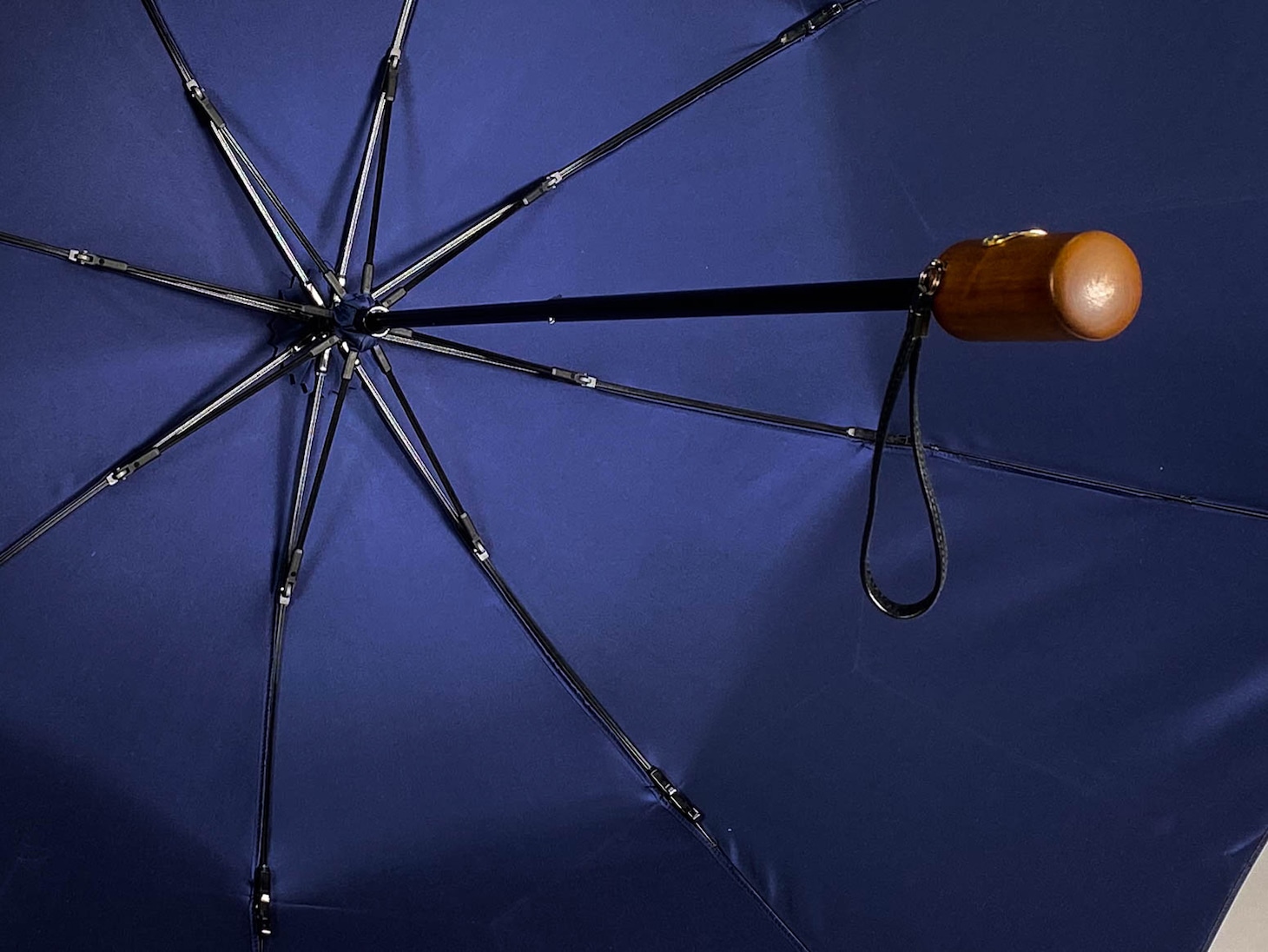 「トトロの雨傘 -折りたたみ-」 ※開発中のため、実際の商品に変更がある可能性あり。