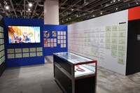「今石洋之の世界」展より、「キルラキル」の展示エリア。