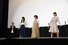 ロナウドのゴールパフォーマンスをする小林愛香、島袋美由利、影山優佳。