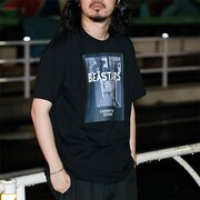 「BEASTARS フロントプリントTシャツ」着用イメージ