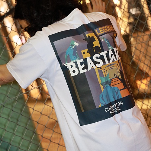 「BEASTARS バックプリントTシャツ」着用イメージ