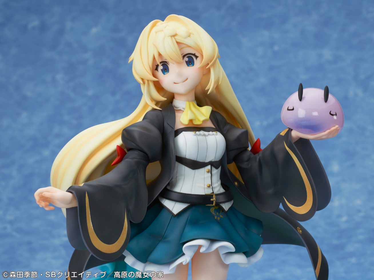 「アズサ 1/7スケールフィギュア」の帽子を外した姿。