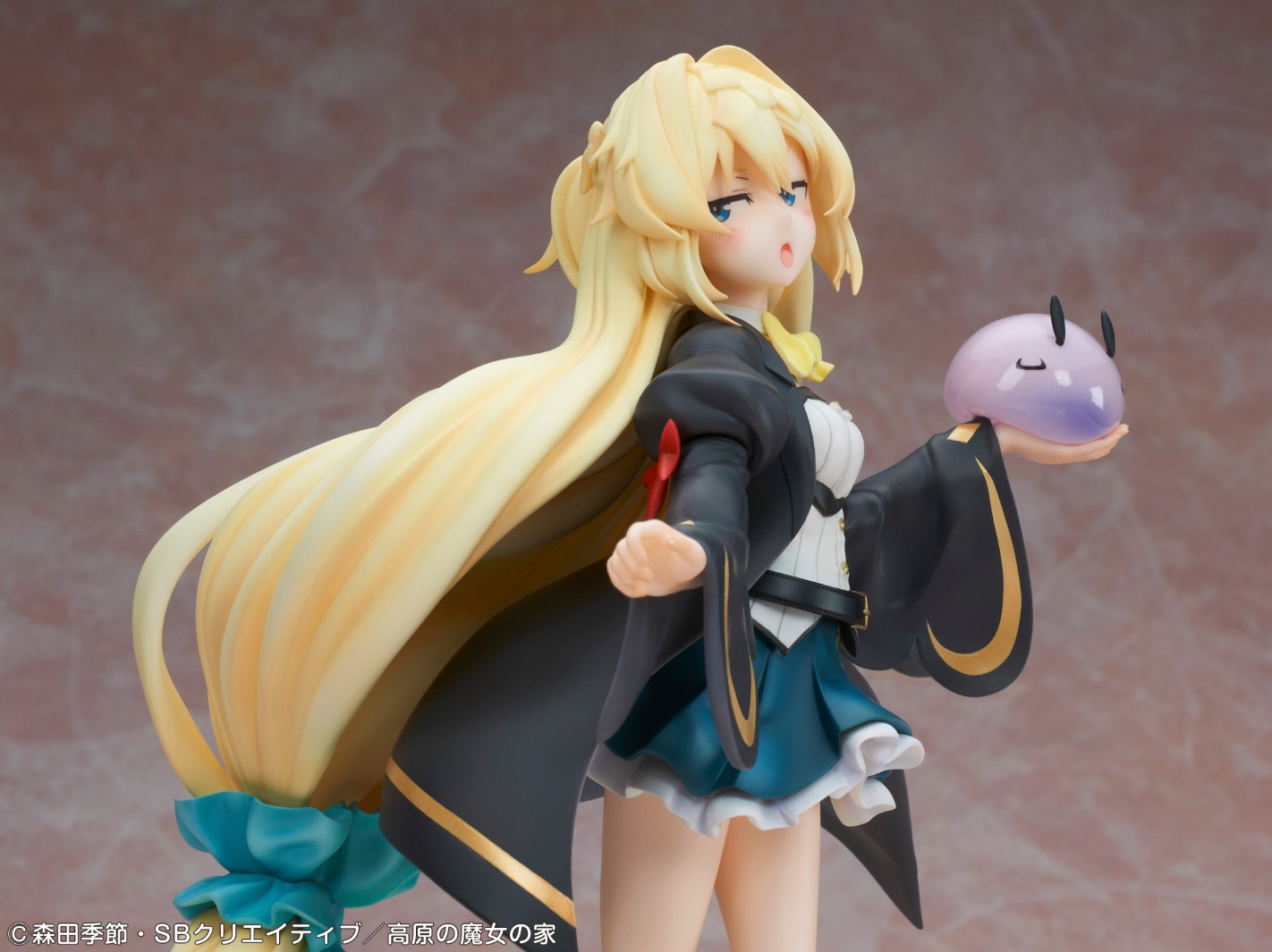 「アズサ 1/7スケールフィギュア」の「照れ顔パーツ」を付けた姿。