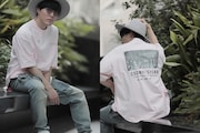 「入野自由グッズ開発室」から生まれたTシャツ(トッティピンク)を着用する入野自由。