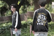「おそ松さん」トド松役・入野自由こだわりのスカジャン＆Tシャツが販売開始